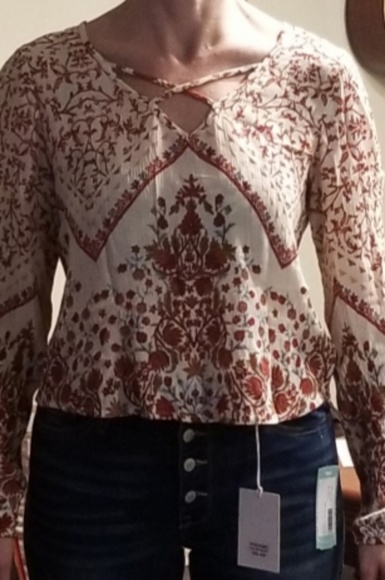 Patrons of Peace Freyan Crossfot Top - Picture 2 of 2